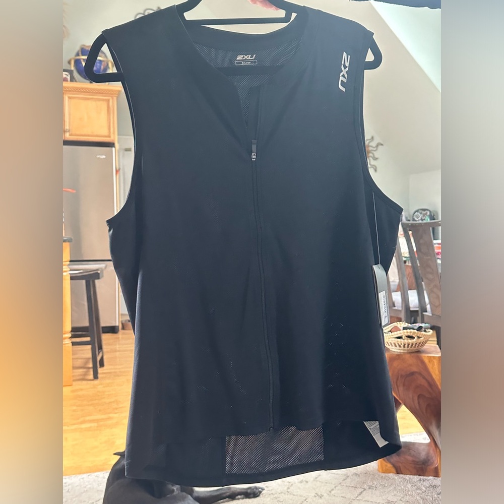 NWT 2XU Core Tri Mesh Sleeveless Top